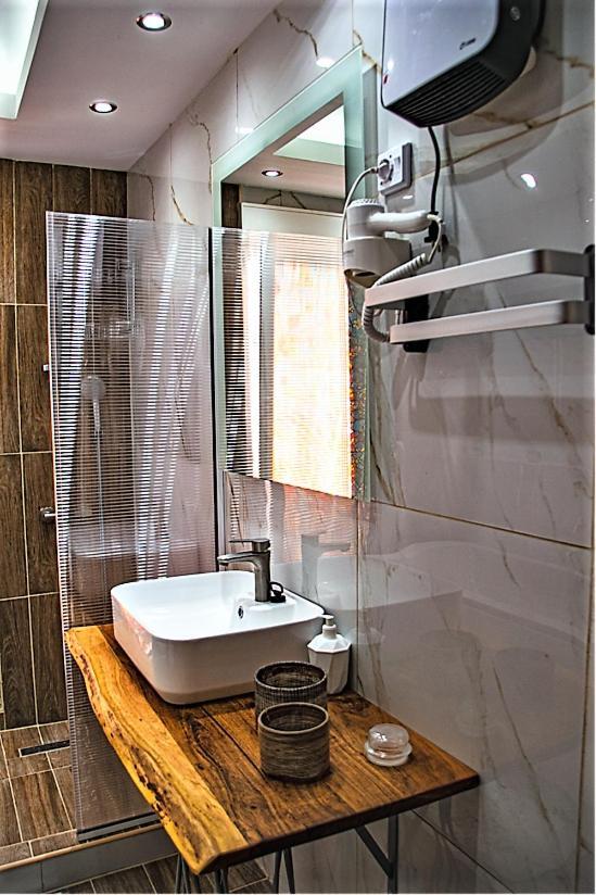 Kassandrou Suite Hot Tub-Jakuzzi - 2 Bedrooms - Big Balcony - Center سالونيك المظهر الخارجي الصورة