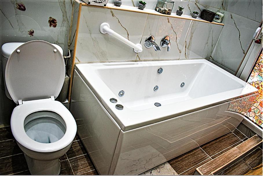 Kassandrou Suite Hot Tub-Jakuzzi - 2 Bedrooms - Big Balcony - Center سالونيك المظهر الخارجي الصورة